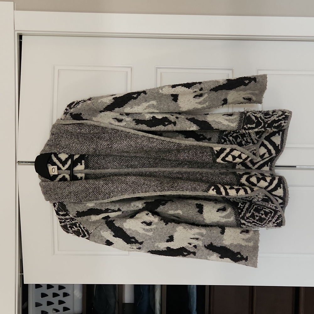 Anthropologie Llama Knit Cardigan - Classic Anthro